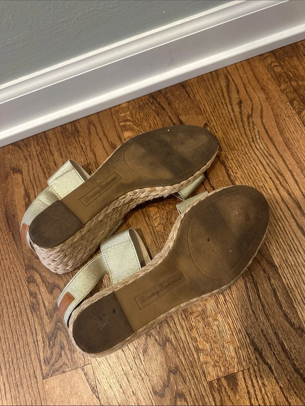 EUC Tommy Bahama Sakura Sz 9.5 Metallic Gold Espadrille Wedge Sandals